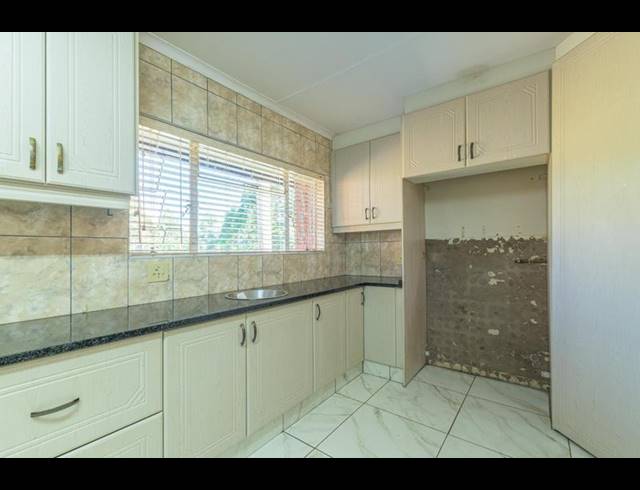 5 BEDROOM HOUSE FOR SALE IN CHASE VALLEY DOWNS